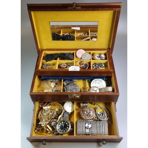 291 - Wooden jewellery box comprising various oddments, to include: dress watches, pocket watch, enamel an... 