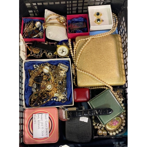 201 - Collection of vintage and other jewellery, to include: pearls, necklaces, watches, Ben Sherman gent'... 