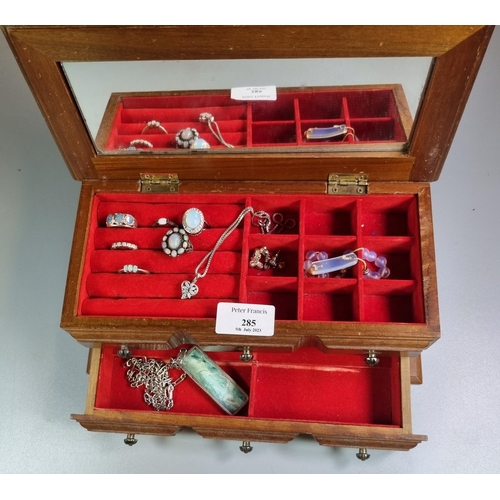 285 - Modern jewellery box comprising: opal and silver dress rings, bracelet, earrings, chain etc.  (B.P. ... 