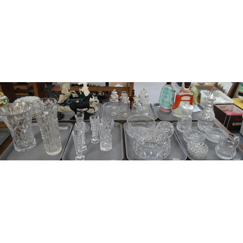 337 - Four trays of glassware to include: centre bowls with star cut bases, carafe and glass set, decanter... 