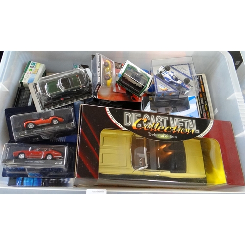 389 - Plastic box of assorted diecast model vehicles, in original packaging, to include: Road Signature 1:... 