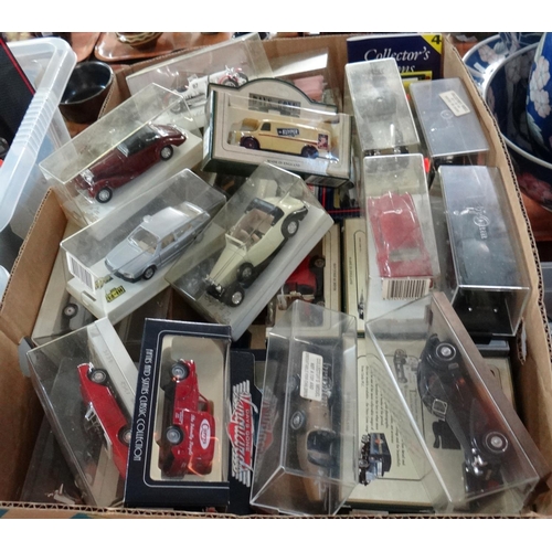 392 - Box of assorted diecast model vehicles, some in perspex presentation cases by Solido, to include: Pr... 