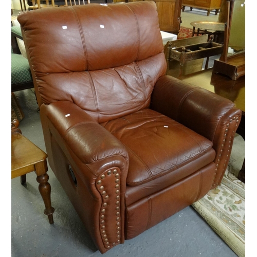 450 - Pair of modern brown leather armchairs.  (2)  (B.P. 21% + VAT)