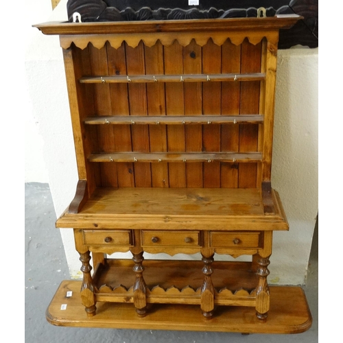 453 - Modern miniature pine rack back pot board dresser on undershelf.  (B.P. 21% + VAT)