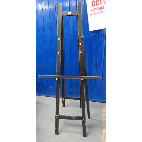 484 - Vintage stained artist's easel.  (B.P. 21% + VAT)