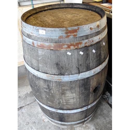 500 - Early 20th Century oak coopered barrel.  (B.P. 21% + VAT)