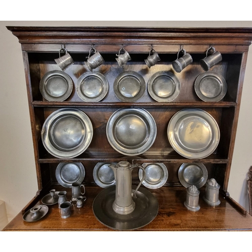 184 - Collection of 18th/19th century pewter items to include: chargers, plates, pot bellied and other tan... 