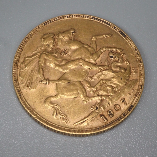 239 - Edward VII gold sovereign dated 1907.   (B.P. 21% + VAT)