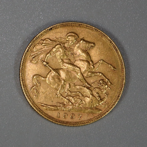 242 - Edward VII gold full sovereign dated 1907.  (B.P. 21% + VAT)