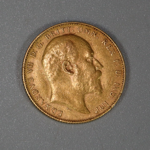 242 - Edward VII gold full sovereign dated 1907.  (B.P. 21% + VAT)