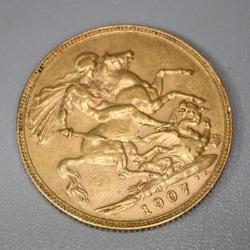 242 - Edward VII gold full sovereign dated 1907.  (B.P. 21% + VAT)