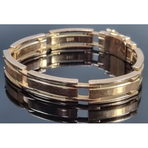 257 - 14ct gold chunky gentleman's bracelet marked 585.  Length 20.5cm approx.  58.7g.  (B.P. 21% + VAT)