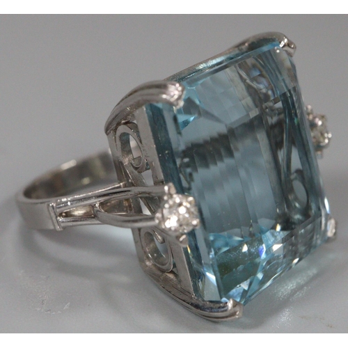 288 - 18ct white gold aquamarine ring, aqua marine stone 2x1.8cm approx.,   flanked by two small diamonds.... 