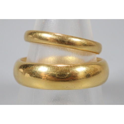 303 - Two 22ct gold wedding bands.  Size R and K.  Total weight 15g approx.  (B.P. 21% + VAT)