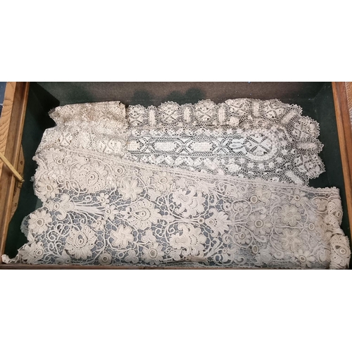 344 - Collection of antique hand and machine made lace to include: an early 20th Century tulle backed lace... 