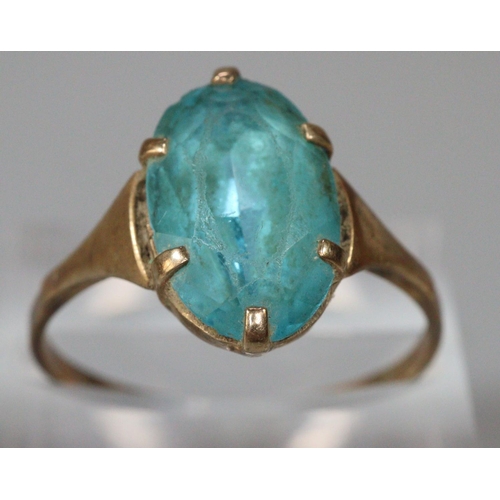 252 - 9ct gold green stone dress ring.  Size Q.  2g approx.  (B.P. 21% + VAT)