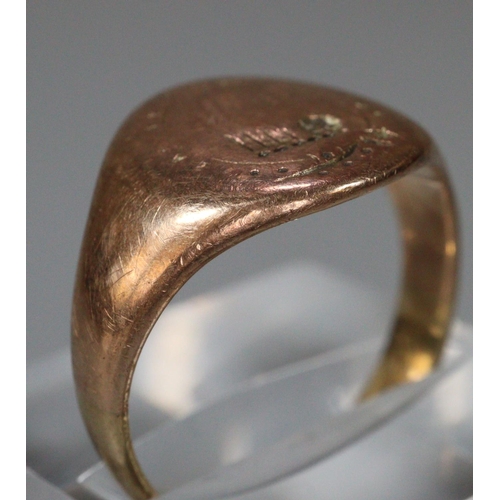 256 - 9ct gold signet ring.  Size Q1/2.  4.9g approx.  (B.P. 21% + VAT)