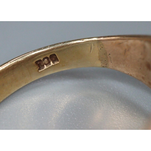 256 - 9ct gold signet ring.  Size Q1/2.  4.9g approx.  (B.P. 21% + VAT)