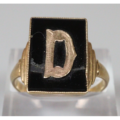 259 - 9ct gold signet ring with black hard stone and initial 'D'.  size R.  3.5g approx.  (B.P. 21% + VAT)