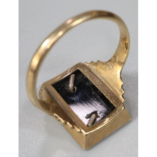 259 - 9ct gold signet ring with black hard stone and initial 'D'.  size R.  3.5g approx.  (B.P. 21% + VAT)