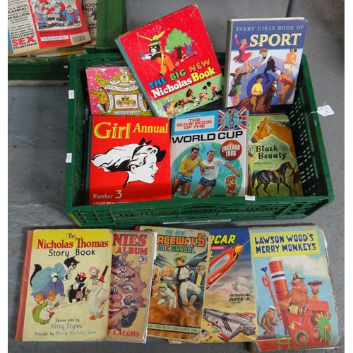 456 - Collection of books and annuals to include: Lawson Woods Merry Monkeys Annual, 'The Modern World boo... 