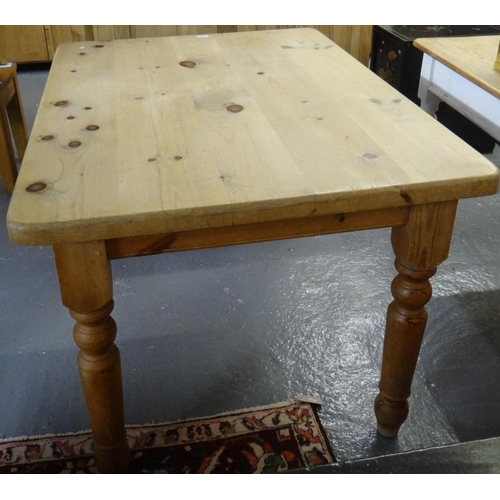 561 - Good quality pine kitchen table on baluster turned legs.  122x91x80cm approx.