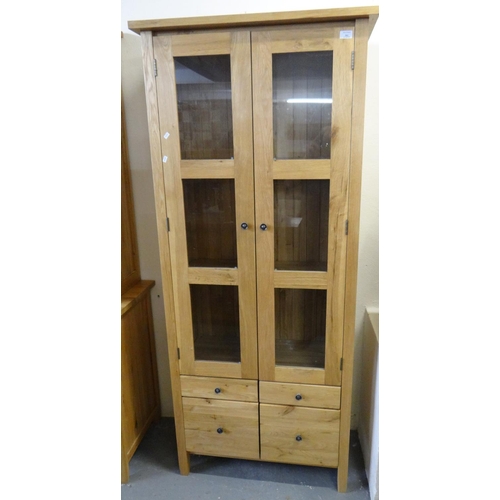 562 - Good quality modern oak two door glazed display cabinet/bookcase.  (B.P. 21% + VAT)