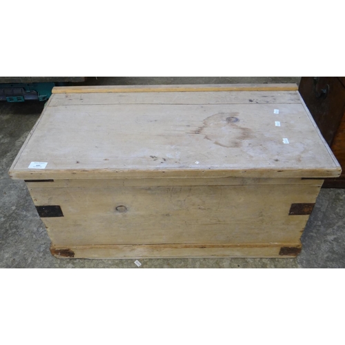 605 - Stripped pine artisans box with detached lid.  72cm wide approx.  (B.P. 21% + VAT)