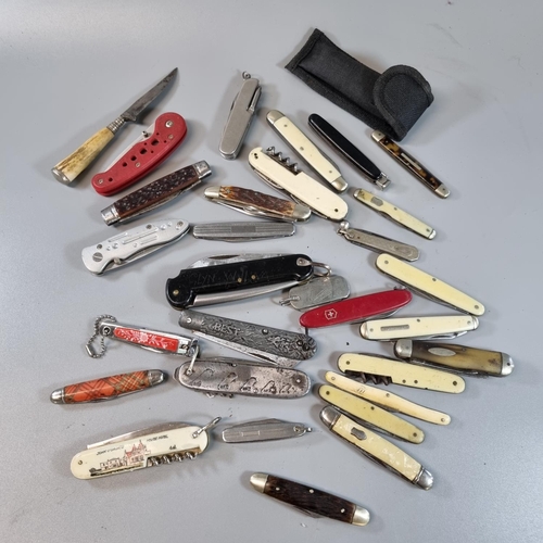 74 - Collection of assorted pocket knives, various.  (B.P. 21% + VAT)