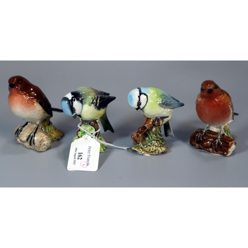 162 - Four Beswick china wild birds to include: blue tit and robins. (4)
(B.P. 21% + VAT)