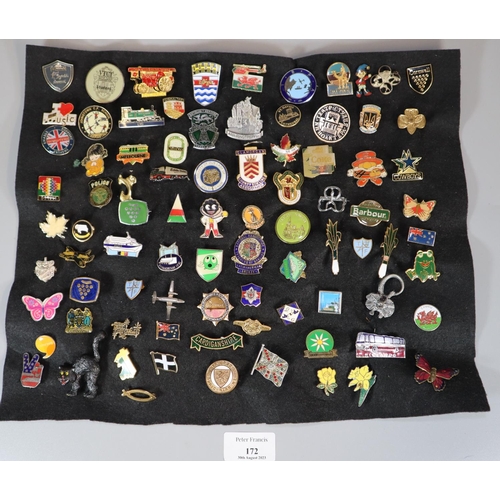 172 - Collection of assorted pin badges including: Cardiganshire, Richard's Buses, Yr Urdd, Eddy Stobart e... 