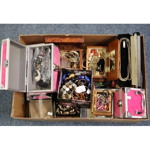 180 - Large collection of assorted costume jewellery with jewellery boxes and cases etc.   (B.P. 21% + VAT... 