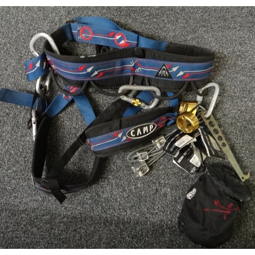 267 - Box containing climbing harness plus DMM Safety equipment, alloy connectors, Sticht Plates, Wallnuts... 