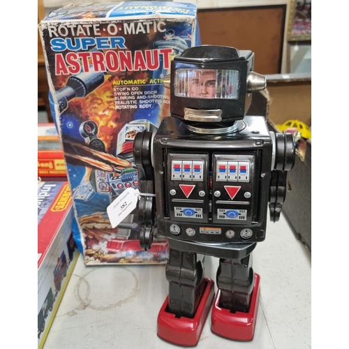 382 - Japanese SH Rotate-o-matic Super Astronaut Automatic Action Robot figure, battery operated in origin... 