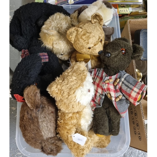 388 - Box of assorted vintage soft toys: teddy bears, dogs etc.   (B.P. 21% + VAT)