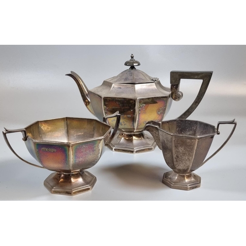 188 - Art Deco silver three piece tea service by Walker & Hall Sheffield Hallmarks.  35 troy oz approx.  (...