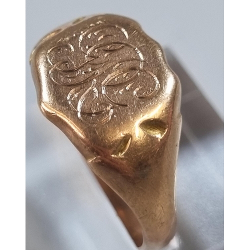 207 - 9ct gold signet ring.  6g approx.  (B.P. 21% + VAT)