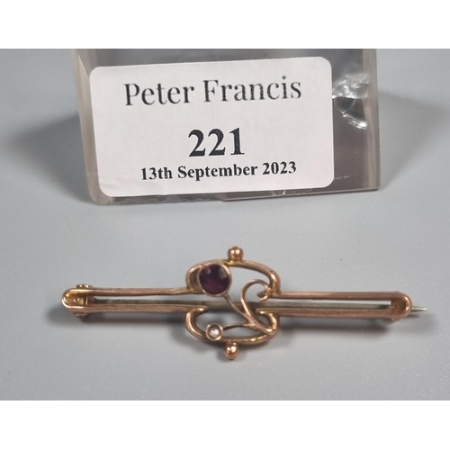 221 - 9ct gold Art Nouveau design brooch with metal bar.  2.2g approx.  (B.P. 21% + VAT)