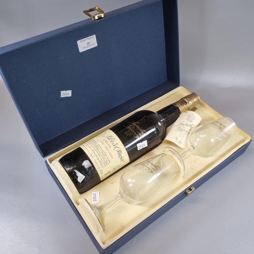 25 - Cased bottle of Flor del Museo Sherry with two matching sherry glasses.  (B.P. 21% + VAT)