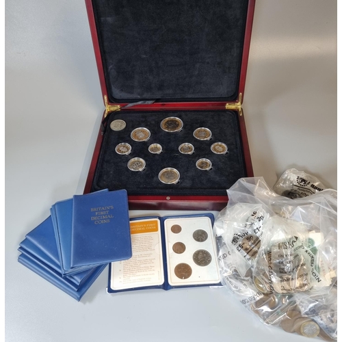 255 - Collection of various foreign coinage with a small amount of bank notes: British first decimal coins... 