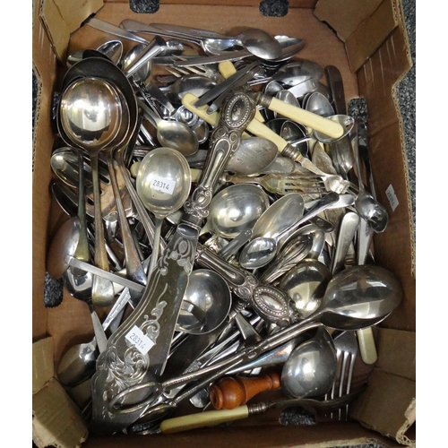 282 - Box of loose plated and other cutlery to include: spoons, forks, serving tongs etc.
(B.P. 21% + VAT)