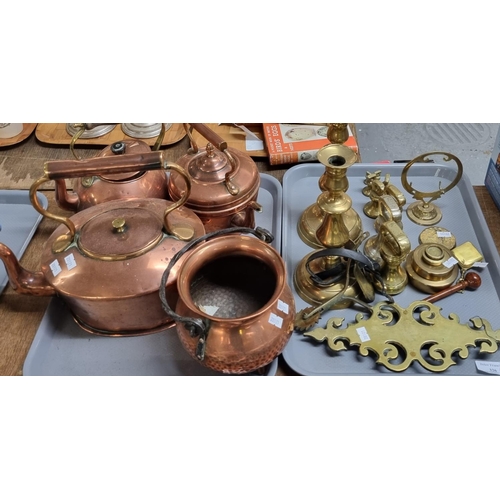 326 - Two trays of metalware to include; copper kettles and a small copper cauldron, brass weights, candle... 