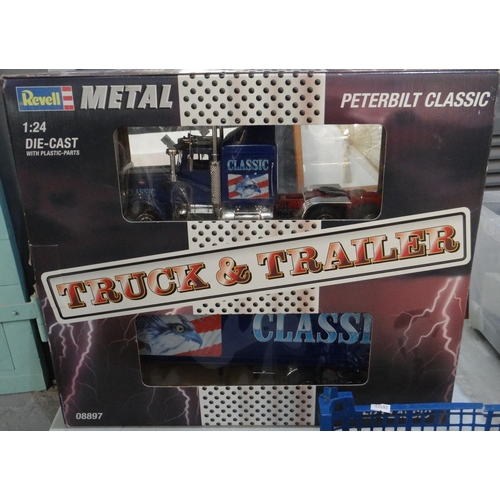 371 - Revell 1:24 diecast metal Peterbilt Classic truck and trailer in original box/carrying case.  (B.P. ... 