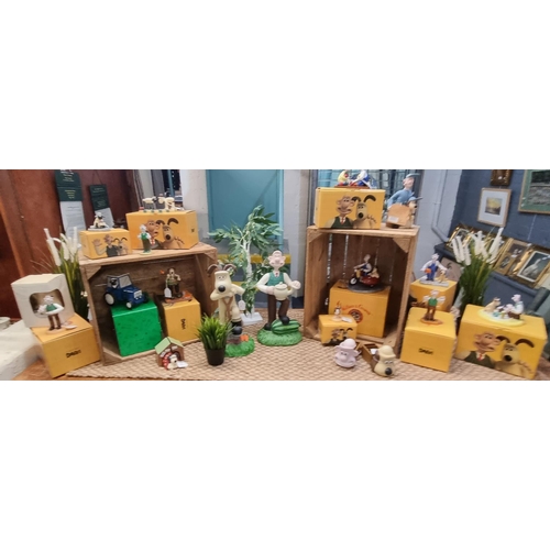 84 - Large collection of Coalport and other 'Wallace and Gromit' figurines and figure groups, mostly in o... 