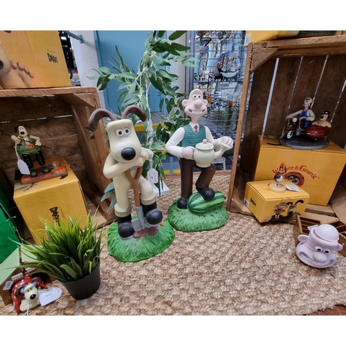 84 - Large collection of Coalport and other 'Wallace and Gromit' figurines and figure groups, mostly in o... 