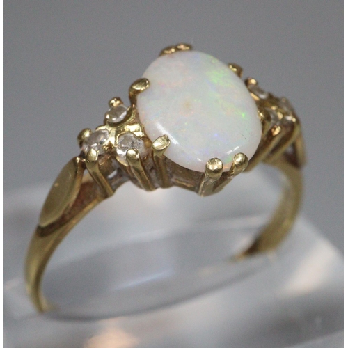 202 - 18ct gold diamond and opal ring. 3g approx, ring size O & 1/2.
(B.P. 21% + VAT)