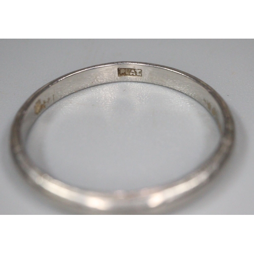 212 - Platinum wedding band. 2.7g approx. Ring size L & 1/2.
(B.P. 21% + VAT)