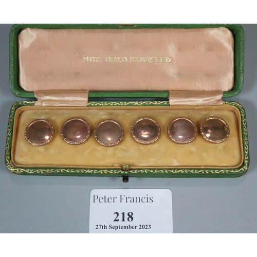 218 - Set of 9ct gold mounted and mother of pearl gentleman's studs in original leather box. 
(B.P. 21% + ... 