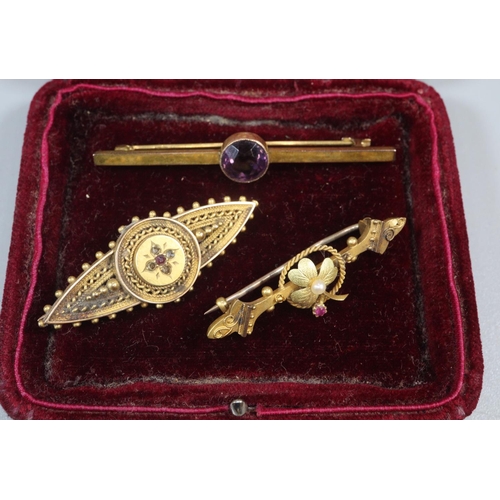 229 - 9ct gold and purple stone bar brooch (2.5g approx), together with a 15ct gold floral ruby and pearl ... 