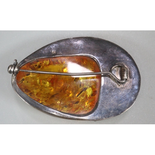 233 - Modern Baltic amber brooch.
(B.P. 21% + VAT)